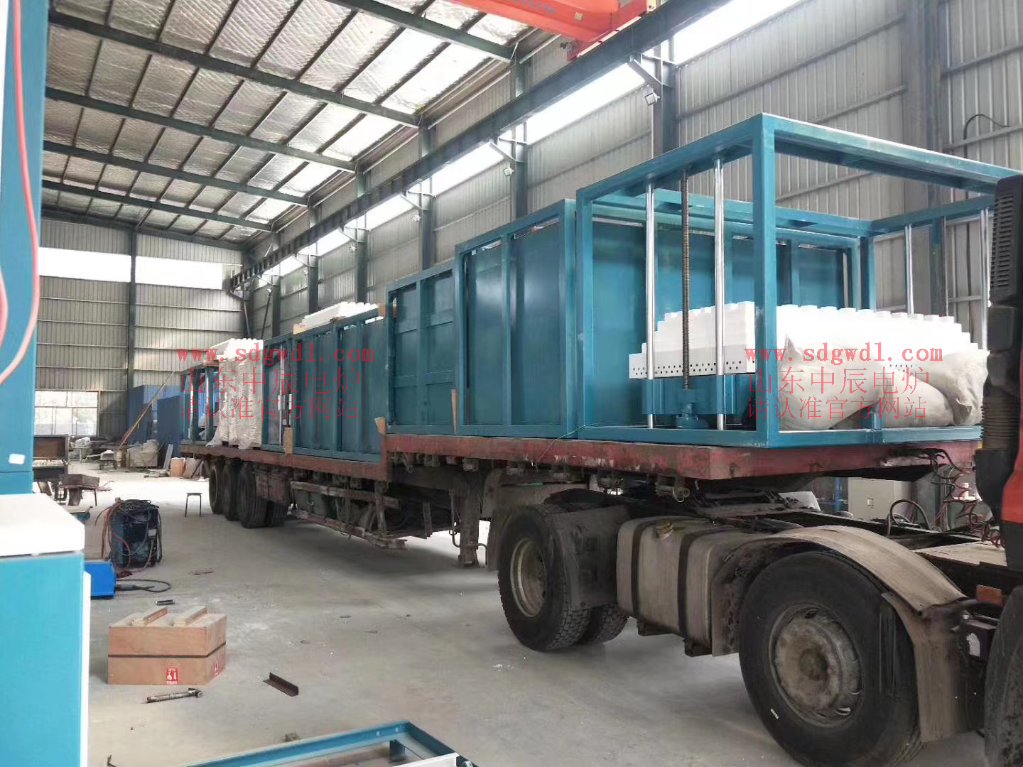高溫雙工位升降爐大半掛整車(chē)裝貨、發(fā)貨